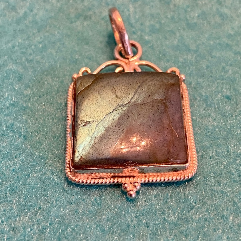 Labradorite pendent - Picture 3 of 5